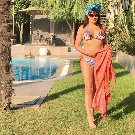 55'lik Aydan Şener'in bikinili fotoğrafı olay oldu - Resim: 4