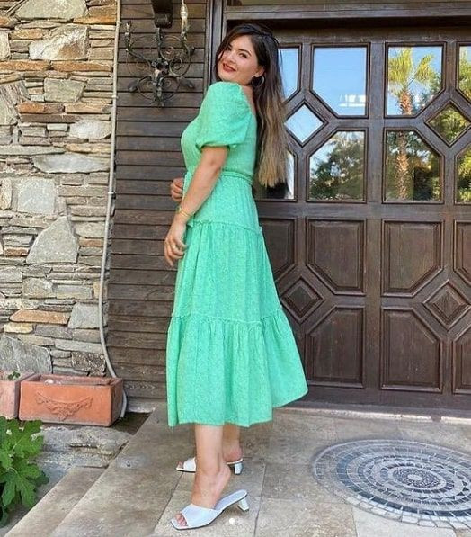 Hanife Gürdal iyice abarttı mini etekli pozu 'pes' dedirtti böyle paylaştı - Resim: 2