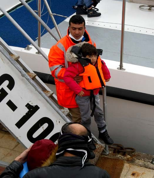 Kedili mülteci şaşırttı! - Resim: 4