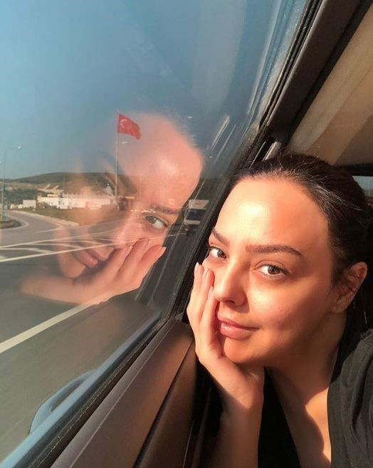 Ebru Gündeş'in makyajsız tatil paylaşımı hayranlarını mest etti - Resim: 3