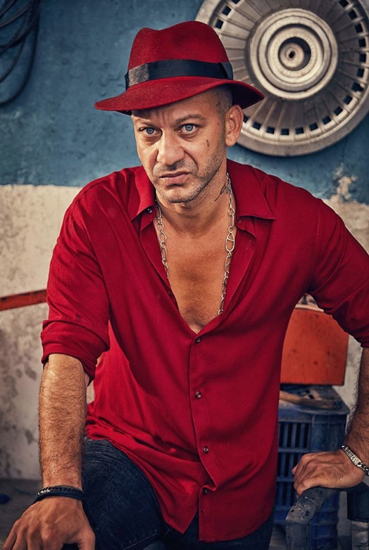 Çukur dizisinin Aliço'su Rıza Kocaoğlu bambaşka bir rolde! - Resim: 2