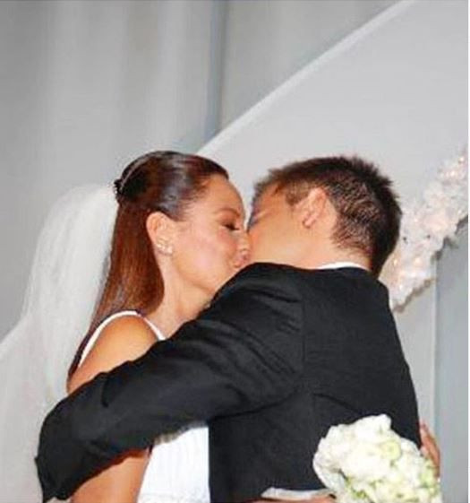 Bu resim olmamış biraz edep! Pınar Altuğ öpüşme pozuyla olay oldu - Resim: 3