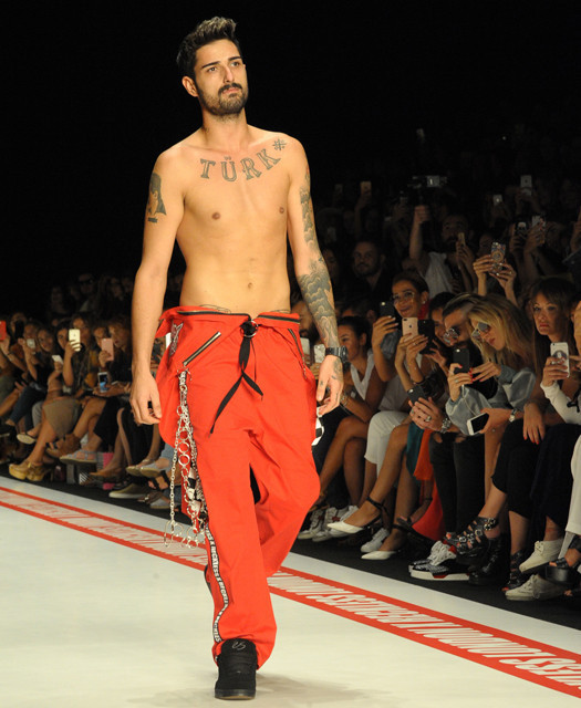 İdo'nun podyum fiyatı dudak uçuklatacak - Resim: 1