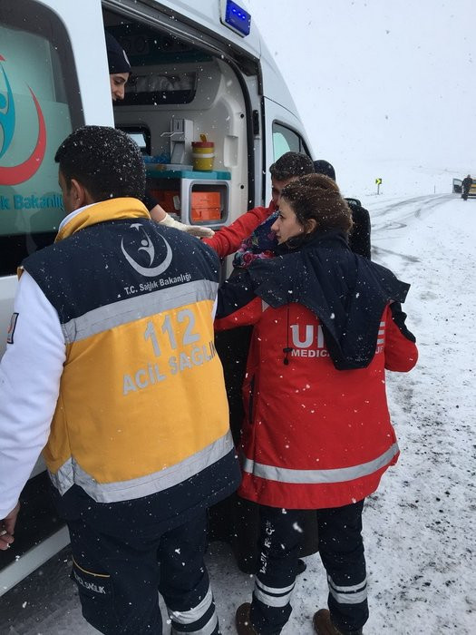 Kar aniden bastırdı yollar karıştı! Ölü ve yaralılar var - Resim: 4