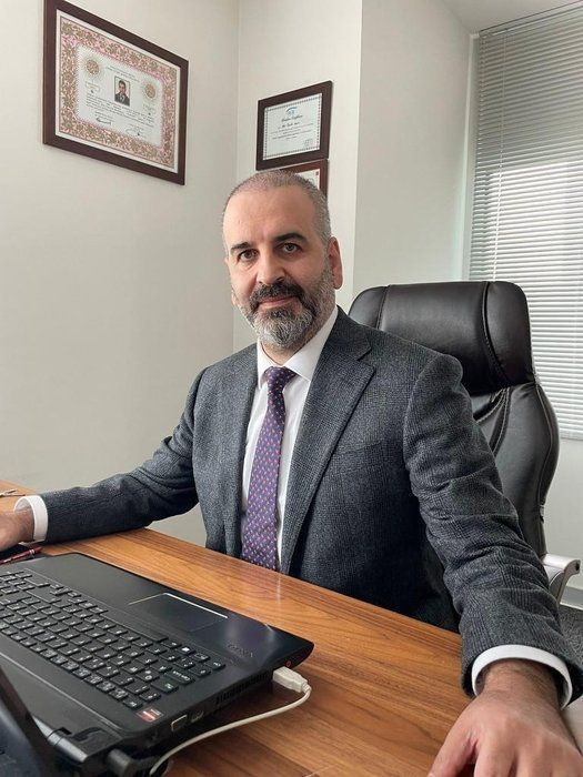 Bu nasıl polis! 8.5 milyon liralık arabaya biniyor, lüks villada yaşıyor, yol kesip avukat dövüyor - Resim: 2