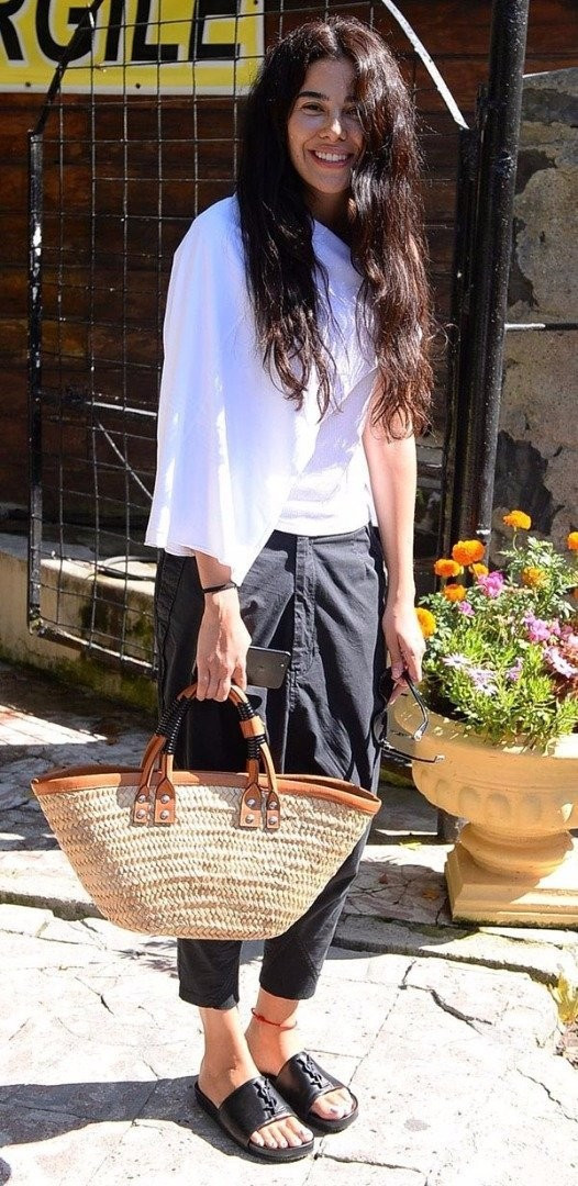 Asena Atalay sevgilisinin tişörtünden fal baktırıyor - Resim: 4