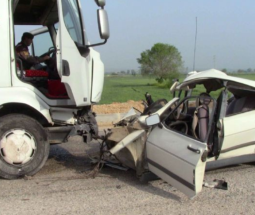 Araba kağıt gibi oldu - Resim: 4