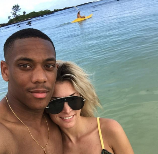 Ünlü futbolcu hamile sevgilisini aldattı - Resim: 3