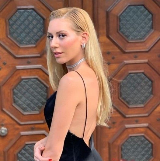 Sinem Kobal'ın kardeşini görenler şoke oldu! Meğer iki kardeş... - Resim: 1