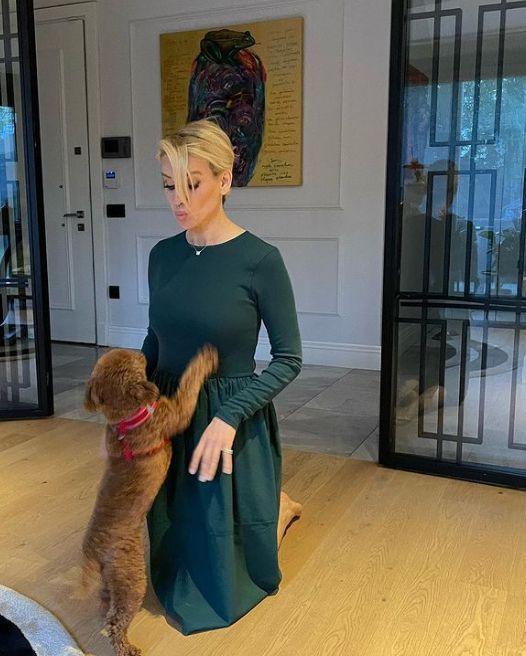 Esra Erol havuz başında mini şortlu poz verdi eşi Ali Özbir öyle bir şey yazdı ki... - Resim: 3