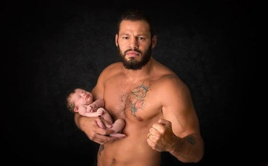 Survivor Avatar Atakan'ın oğluna bakın olay fotoğraf - Resim: 3