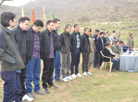 PKK  kamu görevlilerini böyle teslim etti - Resim: 1