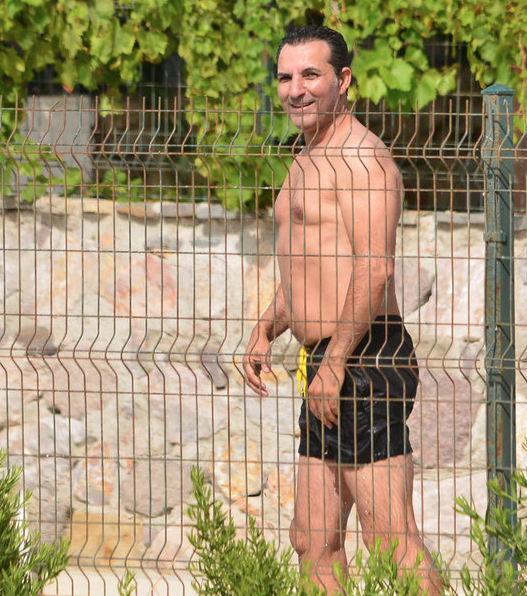 Rafet El Roman 29 yaş küçük sevgilisiyle öpüşürken yakalandı - Resim: 1