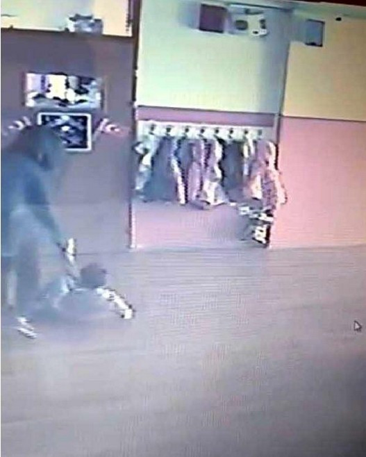 Şok görüntü! Anaokulu öğretmeni kameraya böyle takıldı - Resim: 4