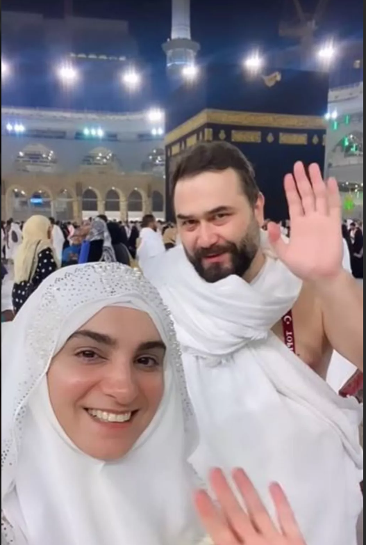 Dekolte giymeye zorlanmıştı Popstar Özlem adını değiştirdi tesettüre girdi! - Resim: 3