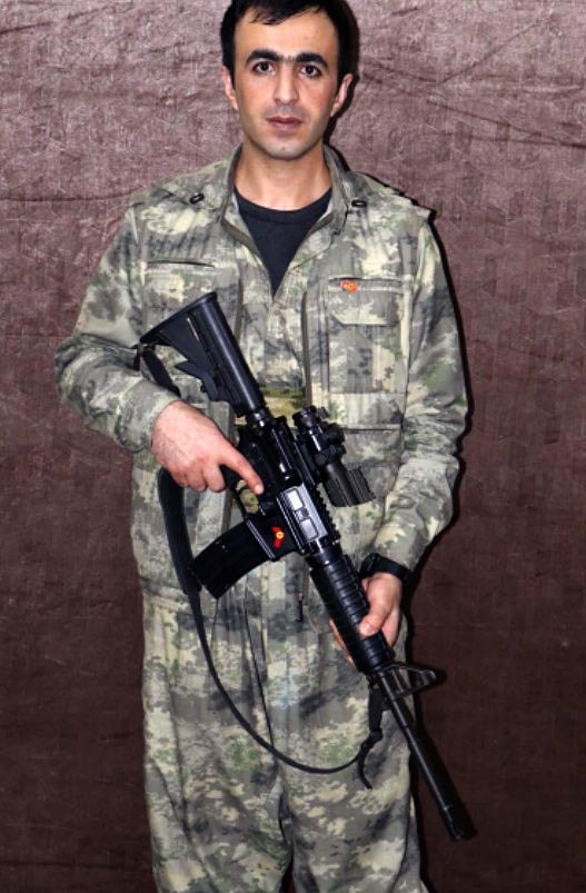 Üs bölgesine saldıran teröristler ABD askeri gibi! Hainlerin kullandığı silahlar dikkat çekti - Resim: 1