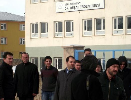 Polisten öğrencilere coplu müdahale - Resim: 4