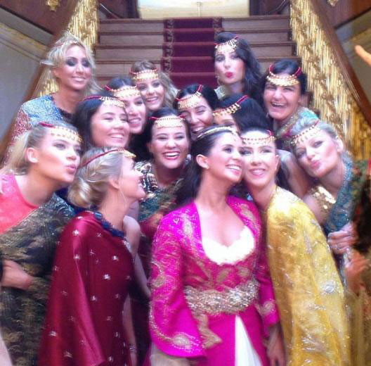 Buse Terim'in kına gecesinden renkli anlar - Resim: 2