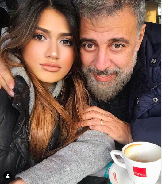 Selen Görgüzel kızının fotoğrafını paylaştı İlknaz'ın dekoltesi olay oldu - Resim: 2