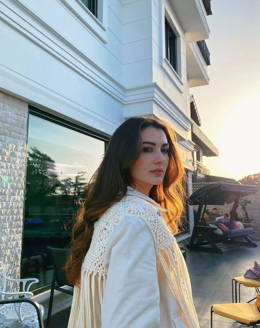 Oyuncu Burcu Özberk'ten hayranlarını korkutan haber! - Resim: 3