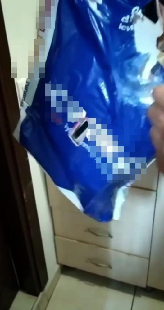 Antalya'da 60 yaşında pazar sapığı! Poşete kurduğu düzenekle etek altı görüntü çekmiş! - Resim: 1