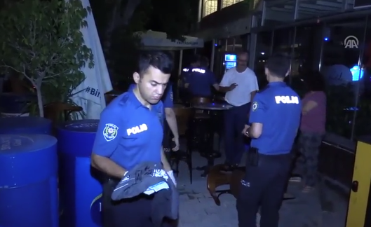 Alarm çaldı polis çırılçıplak bastı ifadesi şoke etti! - Resim: 4