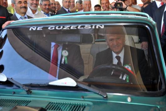 Bahçeli şoför koltuğuna geçti - Resim: 1