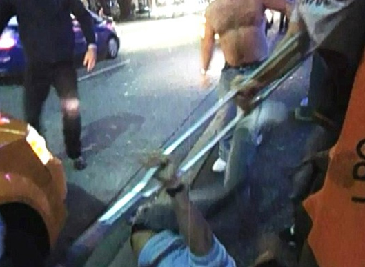 Ünlü aktöre sokak ortasında dayak - Resim: 2