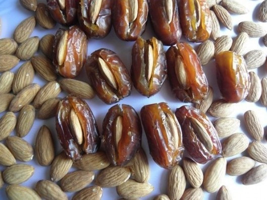 1 bardak suya 1 adet hurma koyup... - Resim: 1