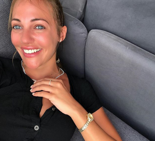 Meryem Uzerli'den şaşırtan değişiklik! Yeni imajı beğenilmedi - Resim: 1