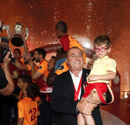 İmparator Fatih Terim şampiyonluğu torunlarıyla kutladı - Resim: 3