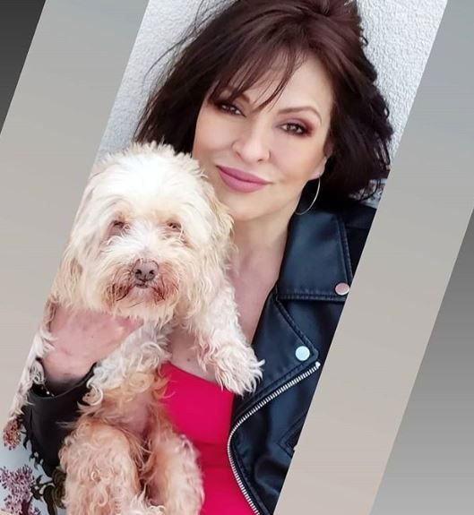 Aydan Şener bir bikinili poz daha verdi! Adeta yıllara meydan okuyor - Resim: 2