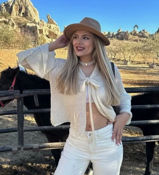 Kısmetse Olur'un dikkat çeken ismi Aybüke Çangal dolgularını eritti, imajını değiştirdi! Görenler tanıyamadı - Resim: 3