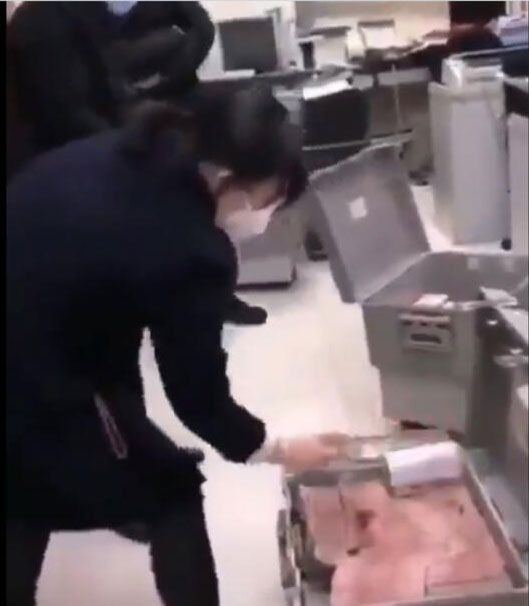 Koronavirüs paraya sıçradı bankalar temizliğe başladı inanılmaz görüntüler - Resim: 4