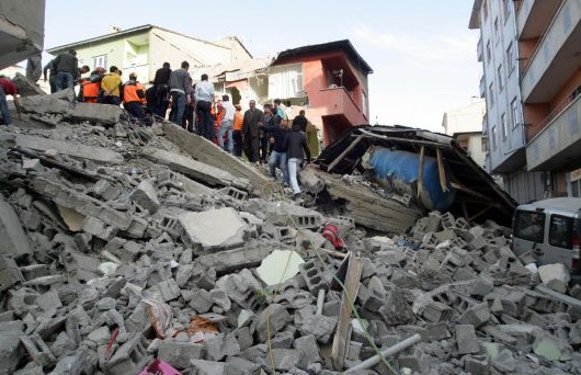 Depremzedelerin suyunu sattı - Resim: 4