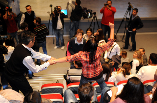 IMF Temsilcisi'ne yumurta yağmuru! - Resim: 1