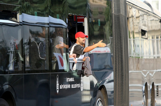 İlk derbide yine olaylar çıktı - Resim: 2