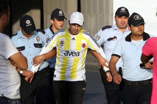 İlk derbide yine olaylar çıktı - Resim: 4