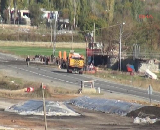 PKK bomba yüklü traktörle saldırdı - Resim: 3