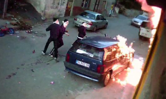 PKK yandaşları silah çekti - Resim: 4