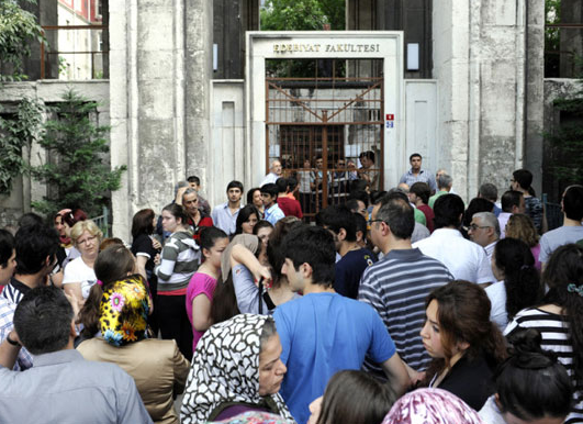 Binlerce aday ter döktü - Resim: 1