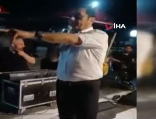 Şarkıcı Hasan Yılmaz sahnede koronavirüs aşısı yaptırdı - Resim: 2