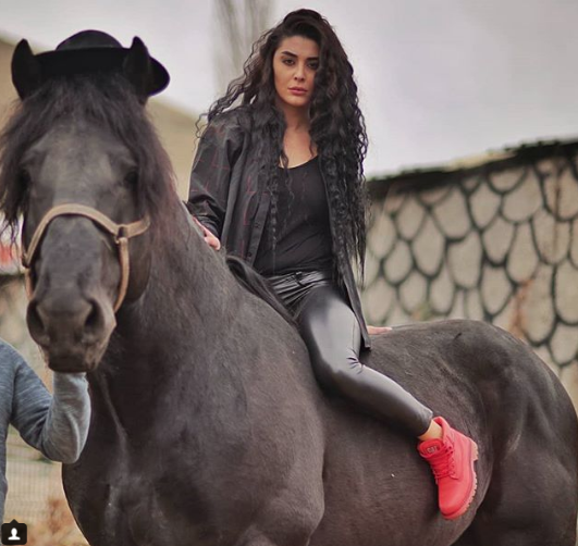 Büşra Cebe Eşkıya Dünyaya Hükümdar Olmaz'a transfer oldu - Resim: 1