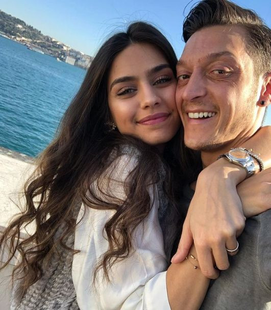 Mesut Özil'in eşi Amine Gülşe, dünyaca ünlü yıldıza öyle bir şey teklif etti ki... - Resim: 1