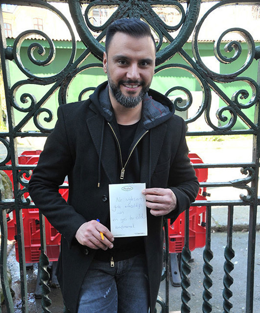 Alişan daha fazla dayanamadı cami kapısında not yazdı - Resim: 3