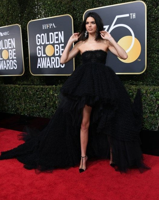 Sivilceleriyle dalga geçmişlerdi! Kendall'dan sert çıkış - Resim: 1