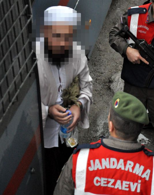 Dövemli girdi sarıklı çıktı - Resim: 3