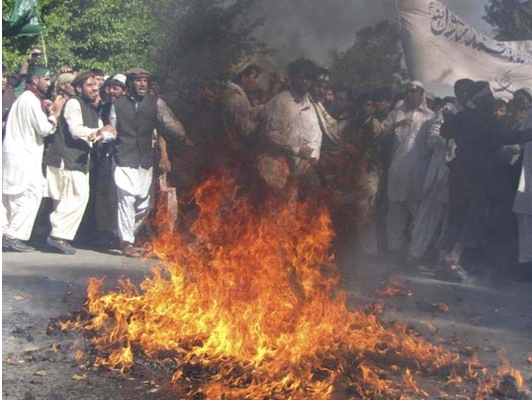 Yakılan Kuran'a öfkeler dinmiyor - Resim: 2