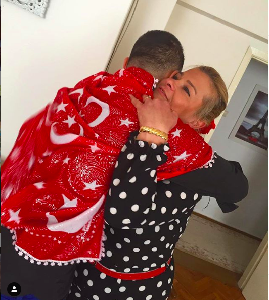 Tayfun Erdoğan annesi Ebru Çolak kimdir kaç yaşında? - Resim: 0