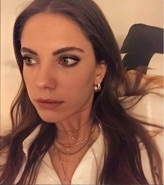 Senaryoyu ifşa eden Eda Ece bu kez Nilperi Şahinkaya'yı ifşa etti Yasak Elma'da... - Resim: 1